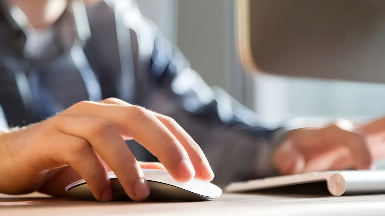 Meta Rekam Gerakan Mouse & Ketikan Karyawan demi Latih Agen AI Baru